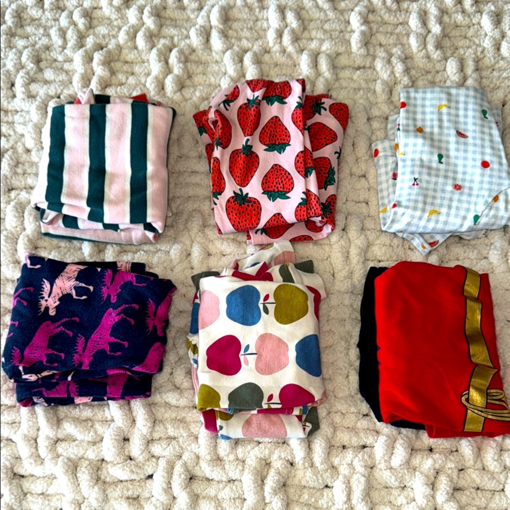(6) pairs of GUC girls size 4 pj sets- long sleeves and long pants- gap, hanna…